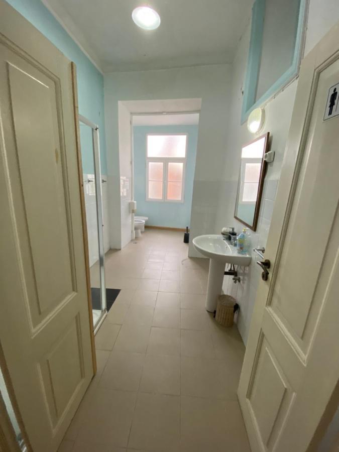 Classic Chiado 1 - Central Guest House Room With Shared Bathroom Лиссабон Экстерьер фото