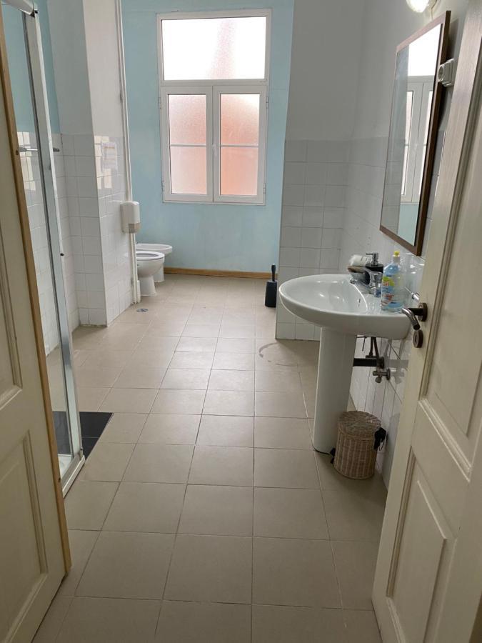 Classic Chiado 1 - Central Guest House Room With Shared Bathroom Лиссабон Экстерьер фото